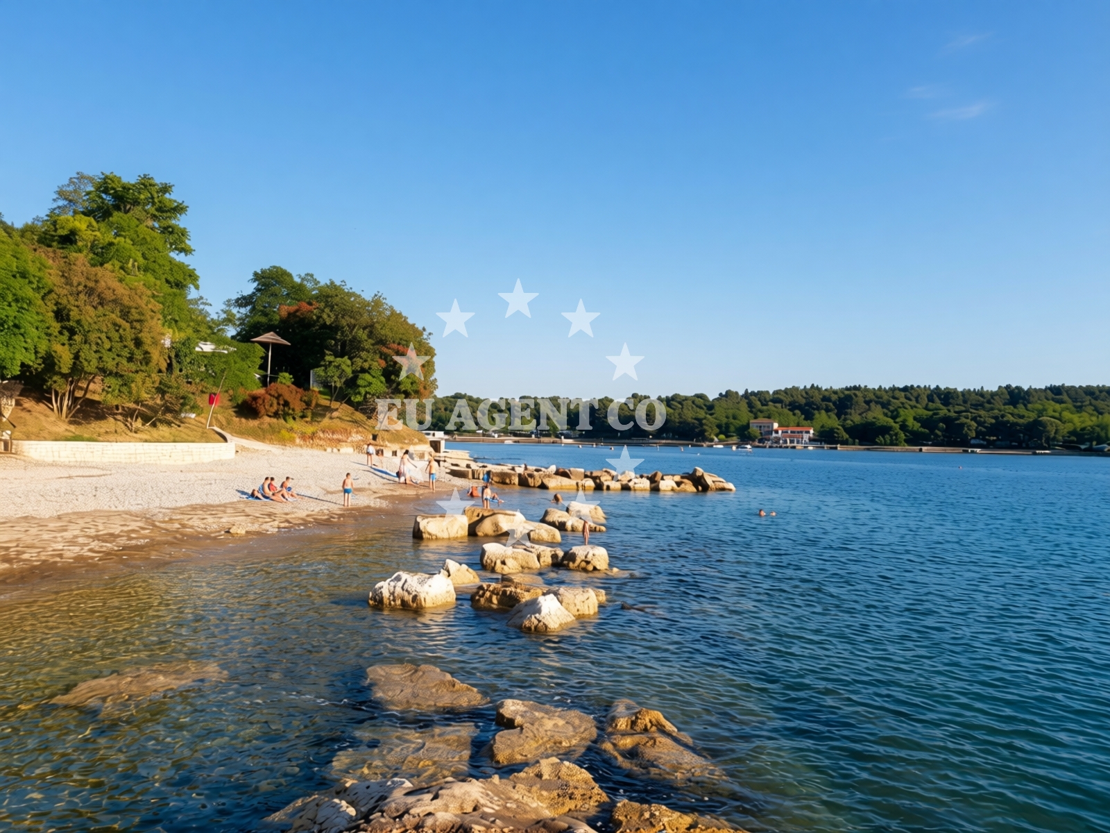 Shoreline and swimming area at Crnika beach in Lanterna 15, Poreč