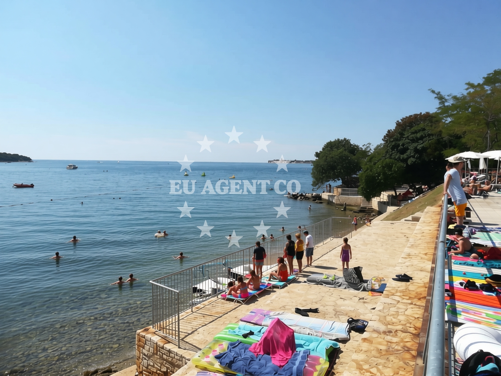 Beach facilities and surroundings at Crnika beach in Lanterna 15, Poreč