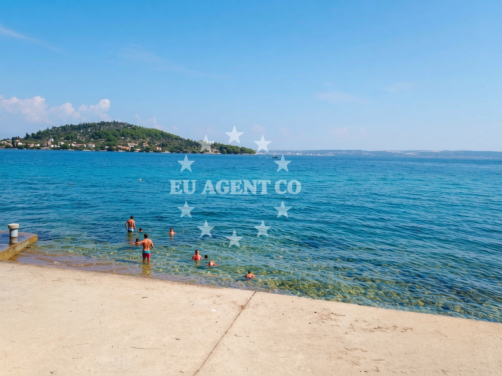 Overview of Croatia beach in Zanatska 11, Kali