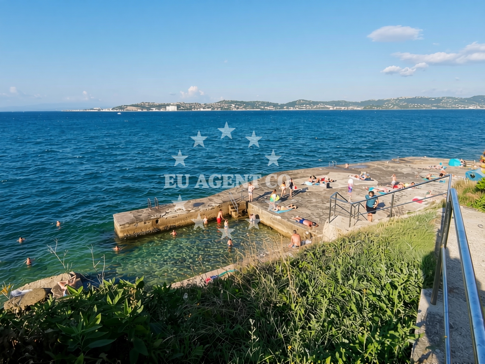 Overview of Crveni Vrh beach in Riva Istok 160A, Crveni Vrh