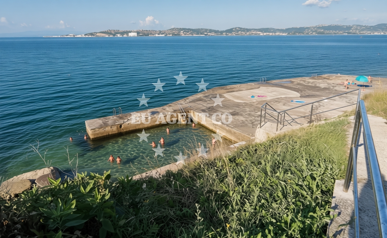 Sea and coastal view of Crveni Vrh beach in Riva Istok 160A, Crveni Vrh