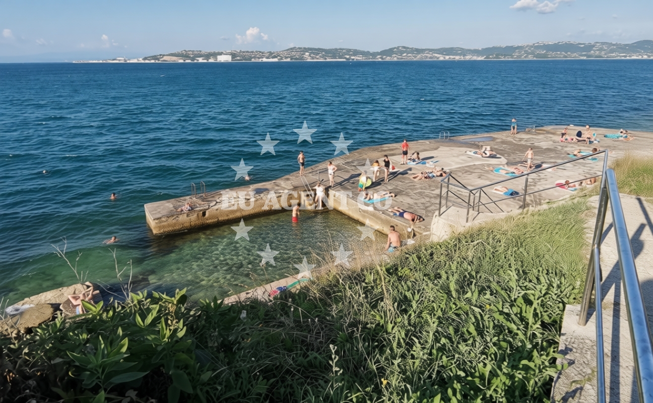 Additional view of Crveni Vrh beach in Riva Istok 160A, Crveni Vrh