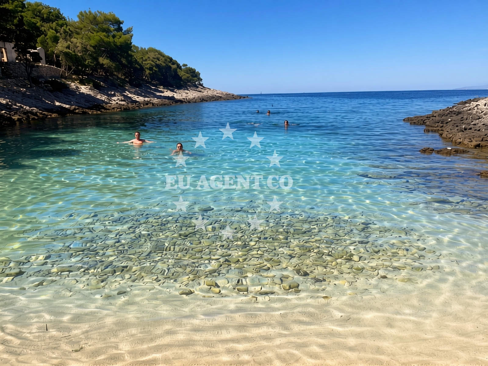 Beach facilities and surroundings at Cuanguski Zaljev in Braće Ivana i Stjepana Vidulića 55, Mali Lošinj