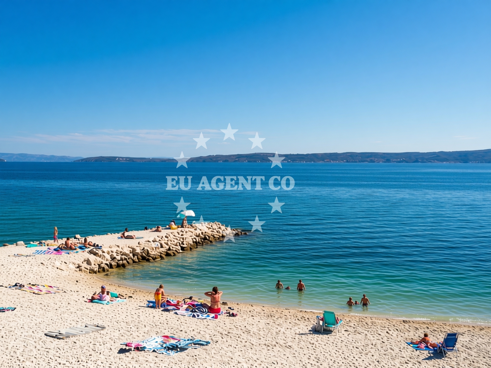 Beach facilities and surroundings at Dardin beach in Brce 5, Kaštela