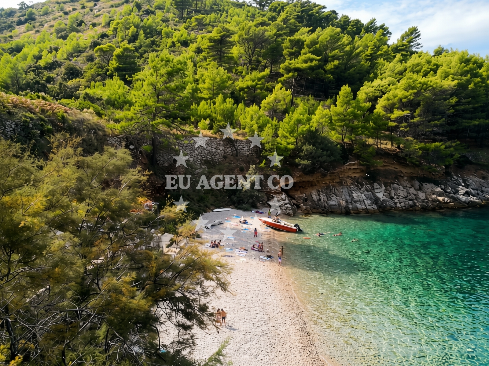 Overview of Didina beach in Trajektna 28, Sućuraj