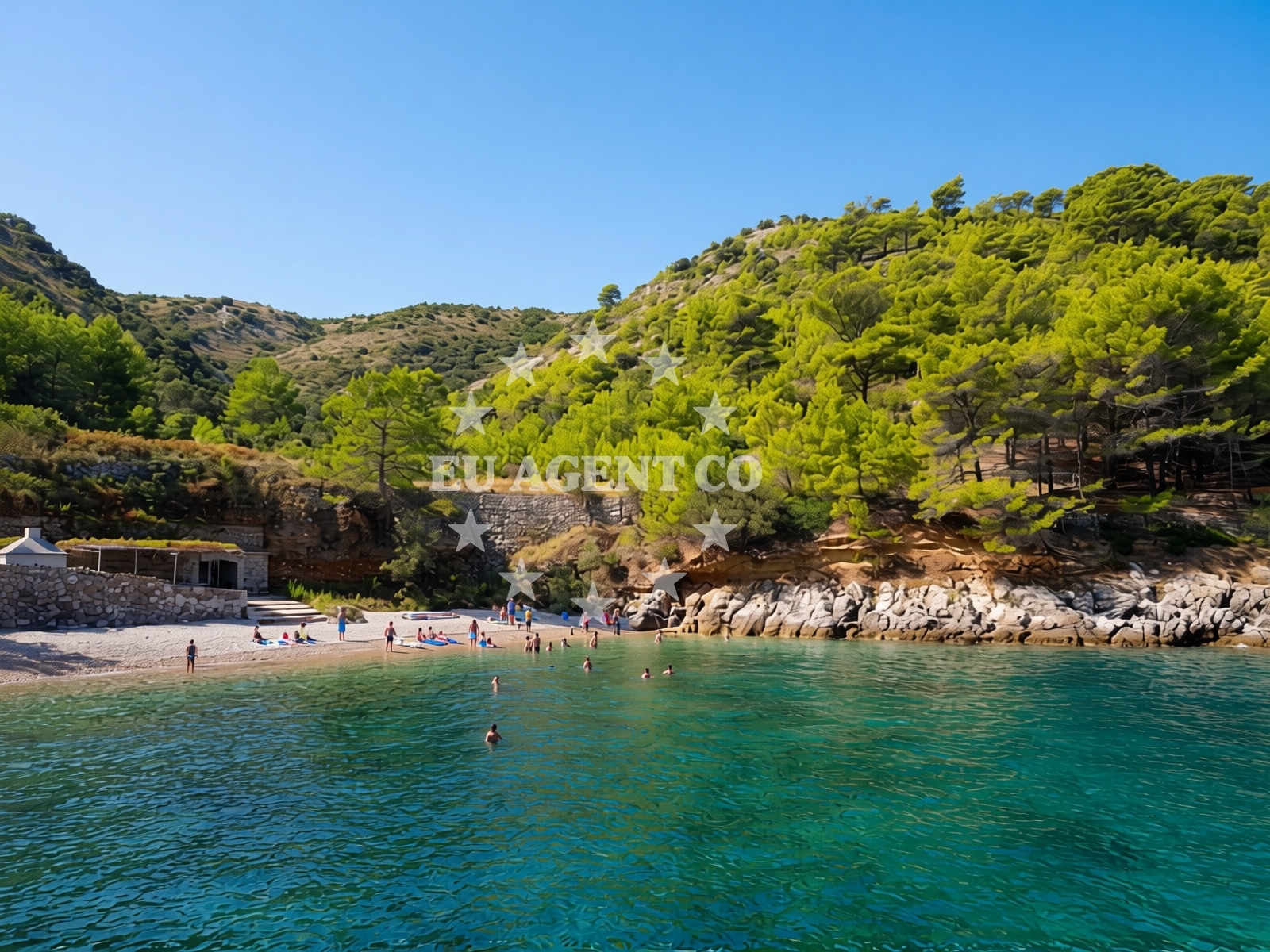Shoreline and swimming area at Didina beach in Trajektna 28, Sućuraj