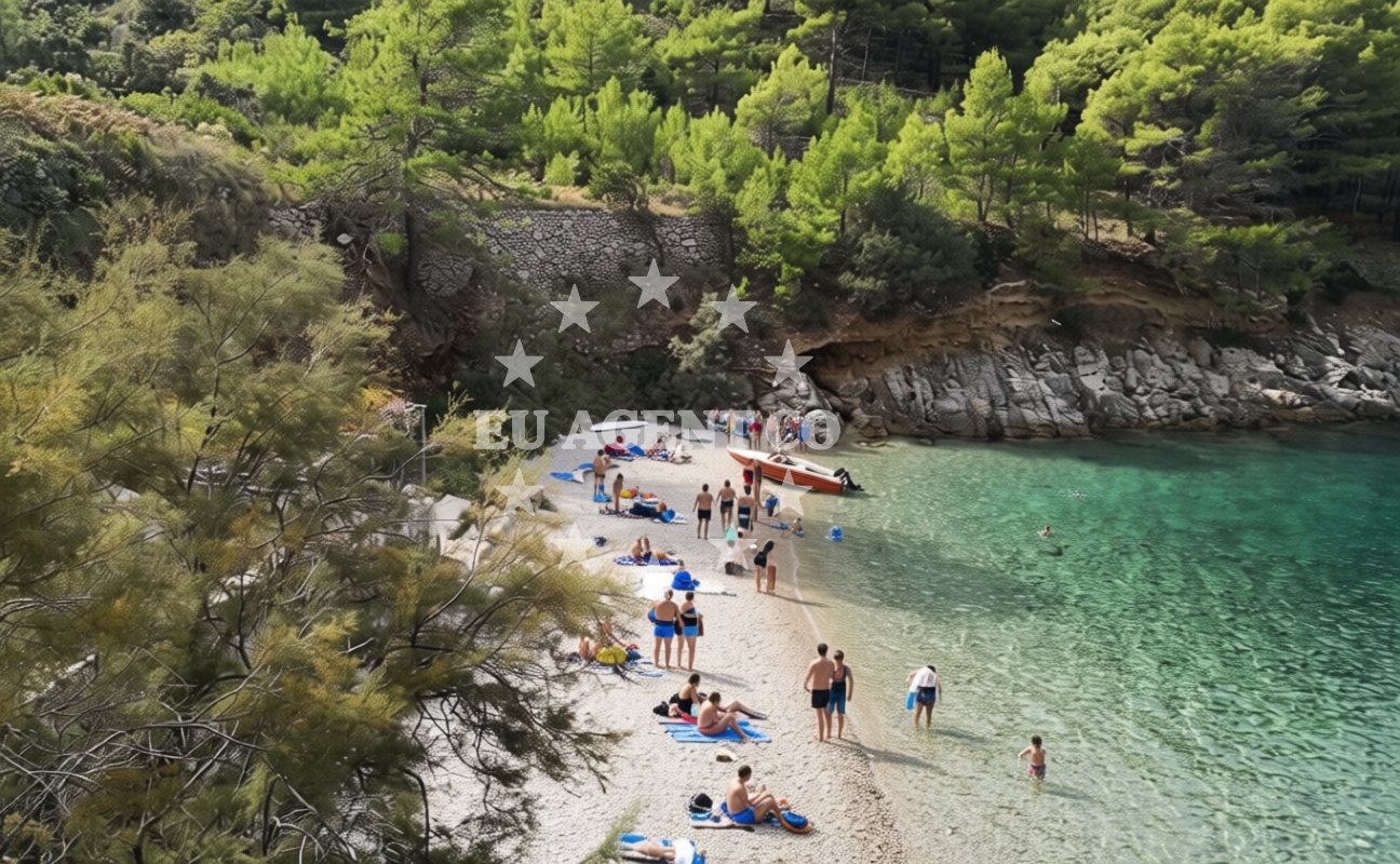 Beach facilities and surroundings at Didina beach in Trajektna 28, Sućuraj