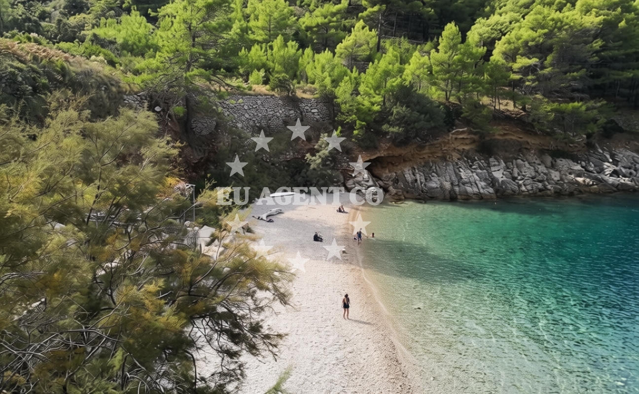 Additional view of Didina beach in Trajektna 28, Sućuraj