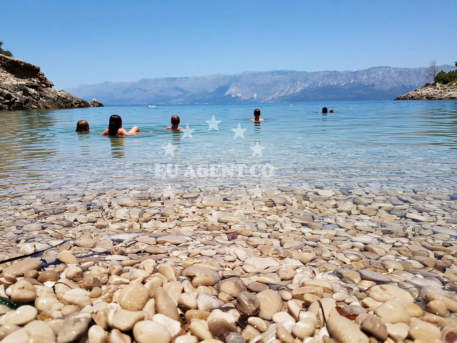 Shoreline and swimming area at Didina beach II in Trajektna 28, Sućuraj