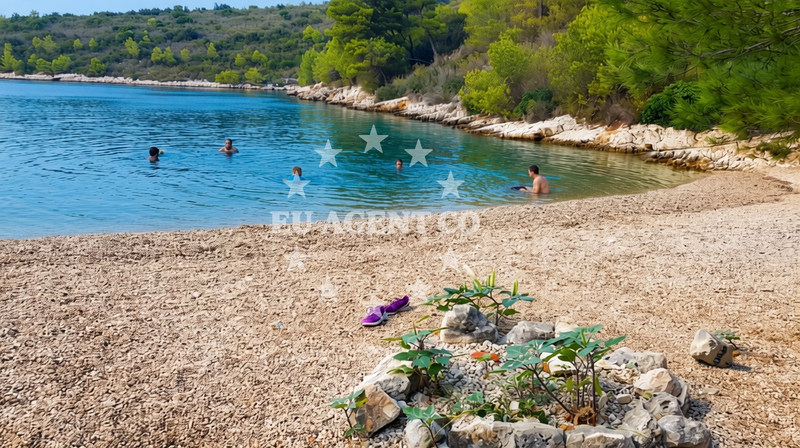 Beach facilities and surroundings at Dijana beach in Uvala Kalober 3 (Pribinja), Hvar