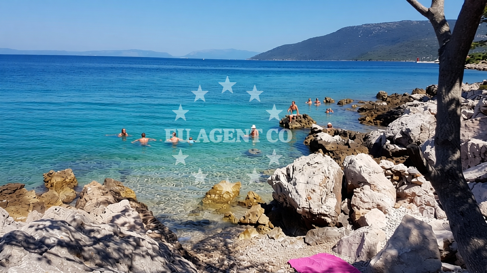 Overview of Divlja beach in Lungo mare Sv Mikule 17, Cres