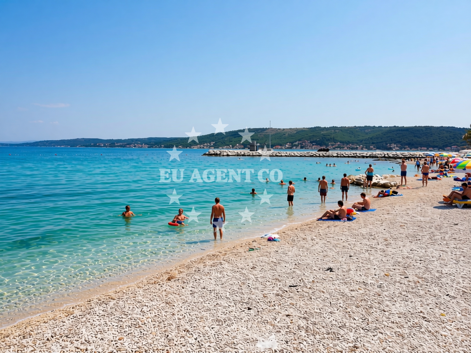 Overview of Divulje beach in Put Divulja 50 48, Kastel Stafilic