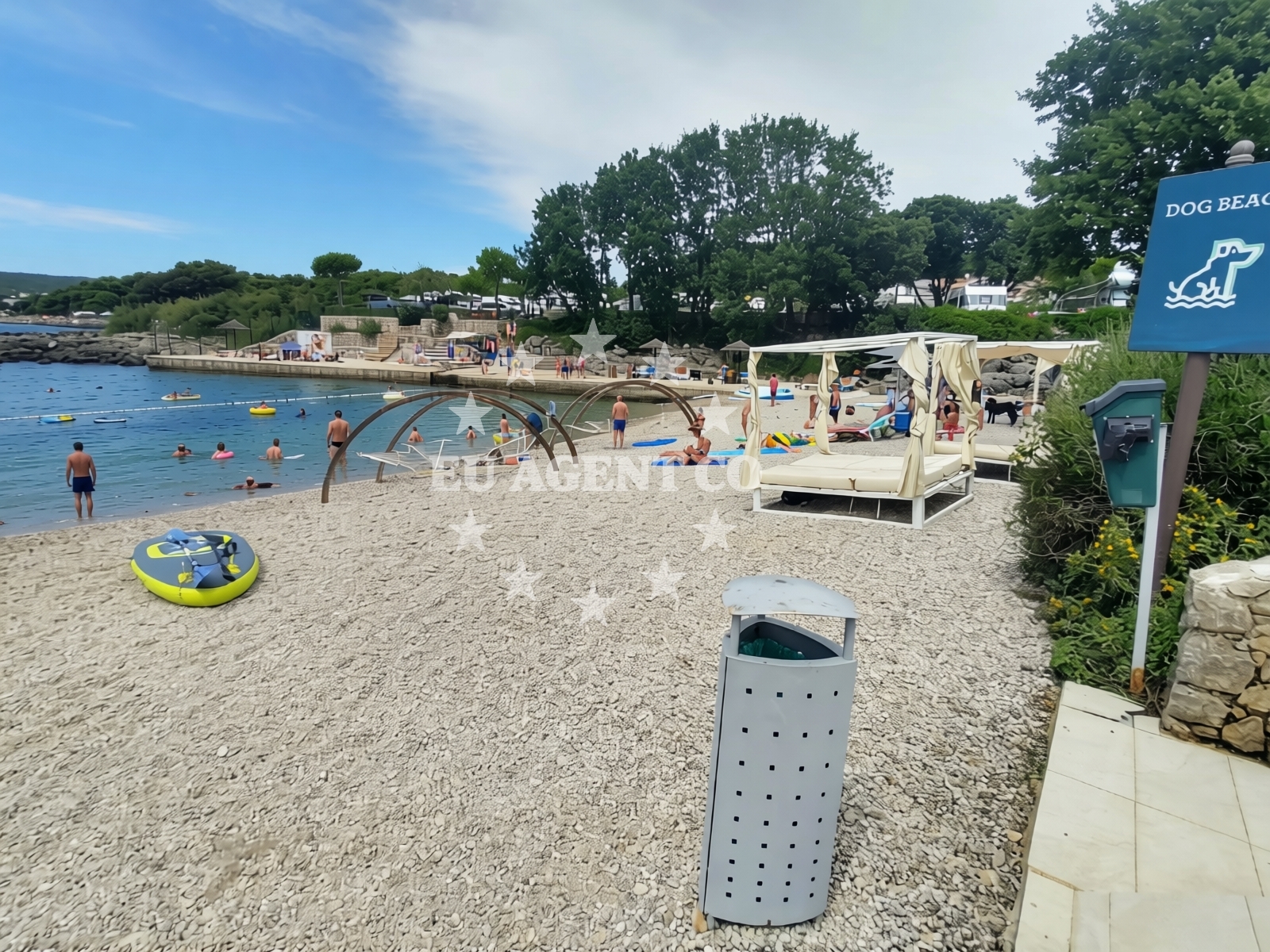 Beach facilities and surroundings at Dog's Beach Politin in Narodnog Preporoda 80, Krk