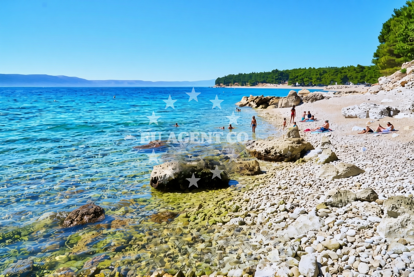 Beach facilities and surroundings at Dole zapad, Drvenik (Gradac) Beach in Dole zapad