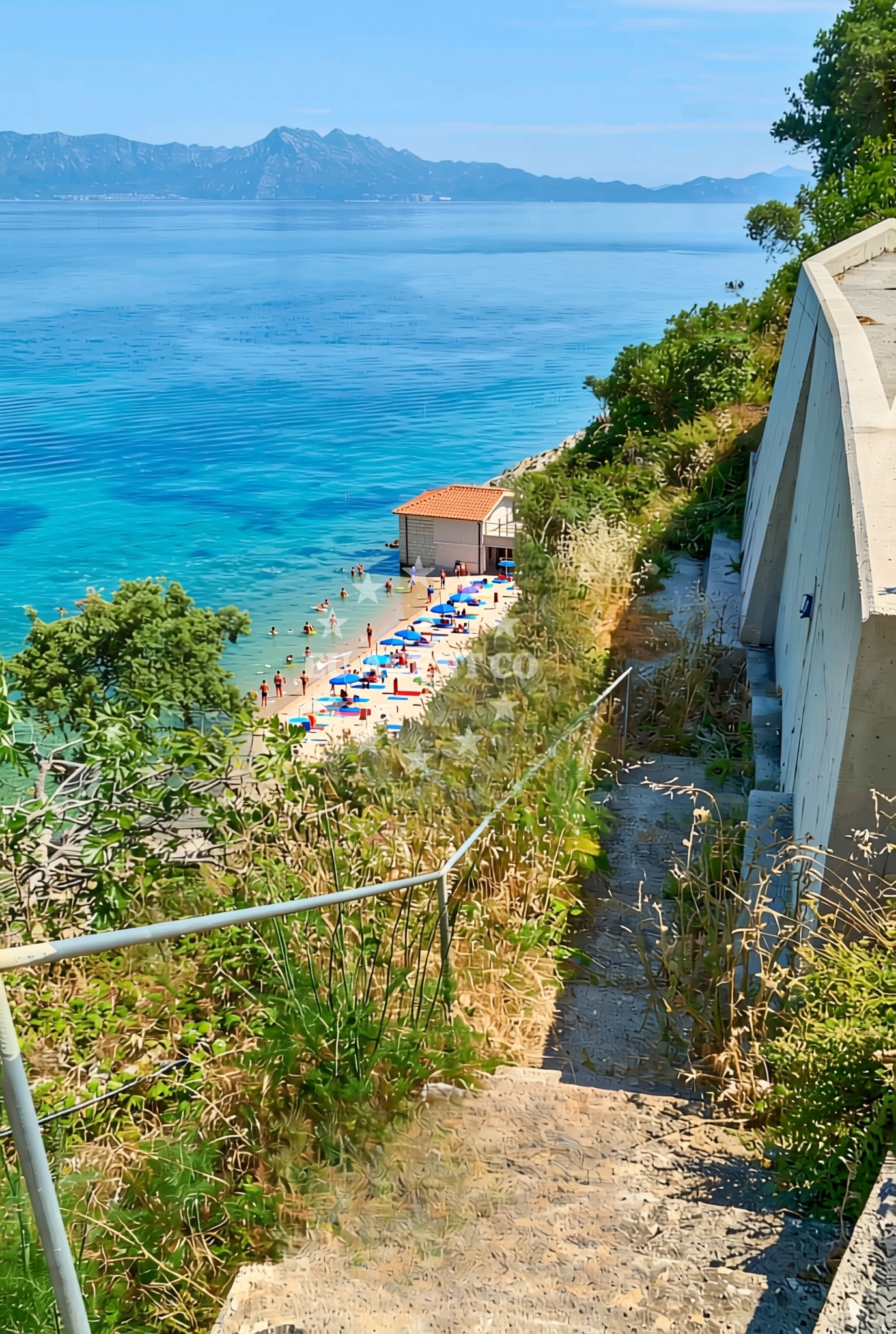 Beach facilities and surroundings at Donja Vrućica: beaches and coves (3) in Donja Vrućica