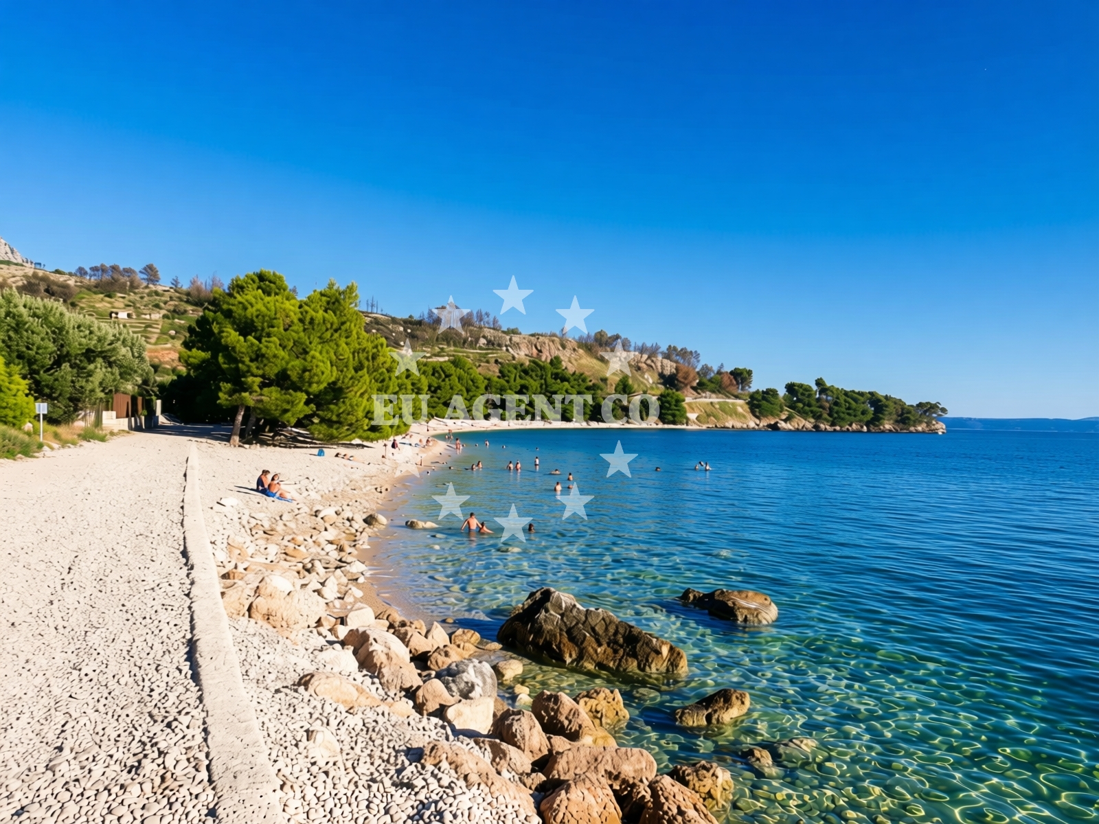 Shoreline and swimming area at Dracevac Beach in 39 Kamena, Tučepi