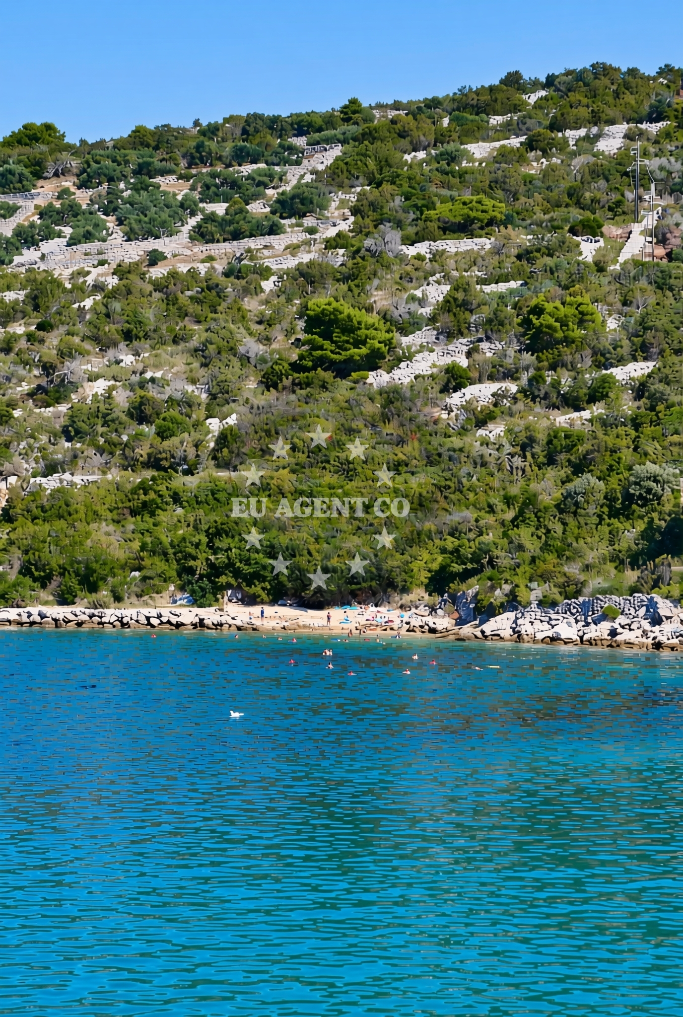 Shoreline and swimming area at Draga, Zverinac (Zverinac) Beach in Draga