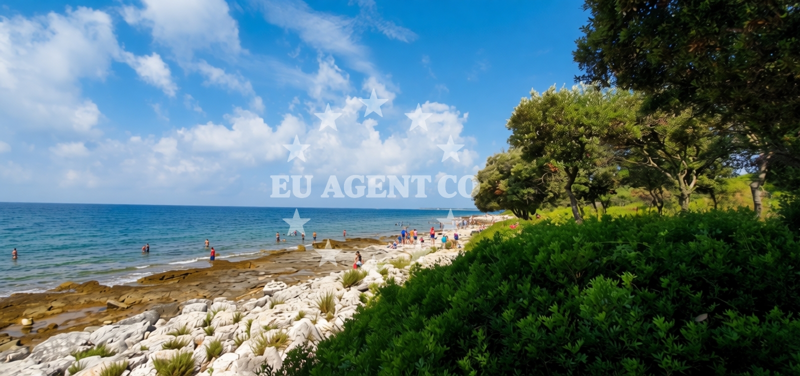 Beach facilities and surroundings at Dragonera beach in peroj 948a, Peroj