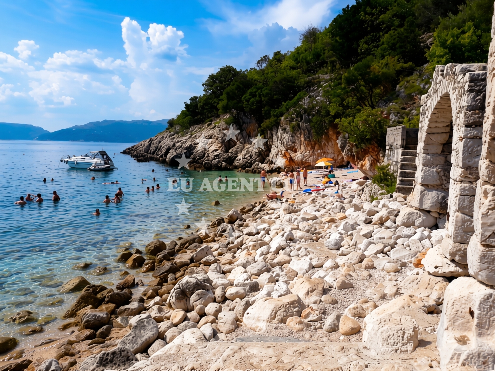 Overview of Dragozetici beach in Beli 1, Cres