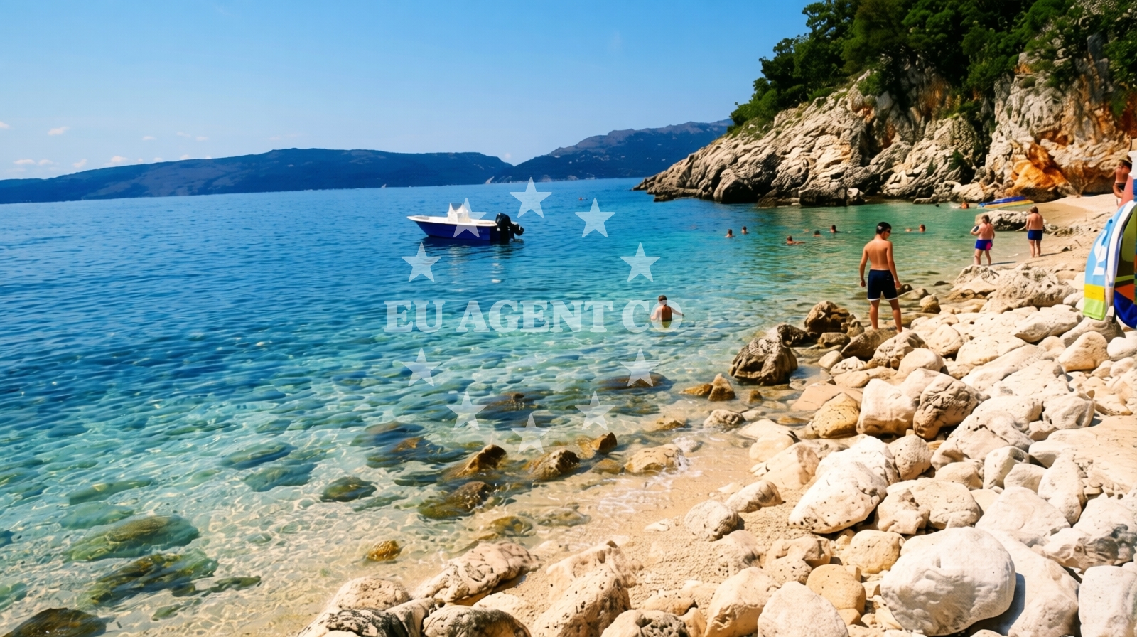 Beach facilities and surroundings at Dragozetici beach in Beli 1, Cres