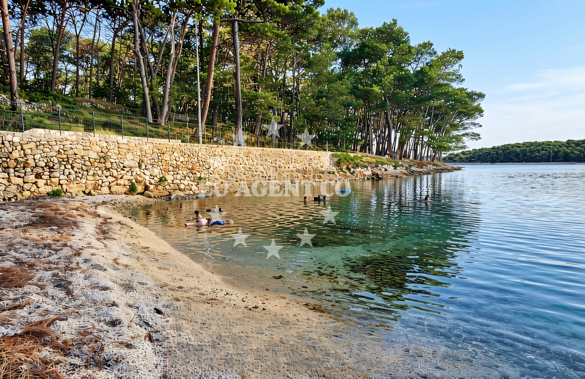 Beach facilities and surroundings at Dražica jug, Mali Lošinj (Lošinj) Beach in Dražica jug