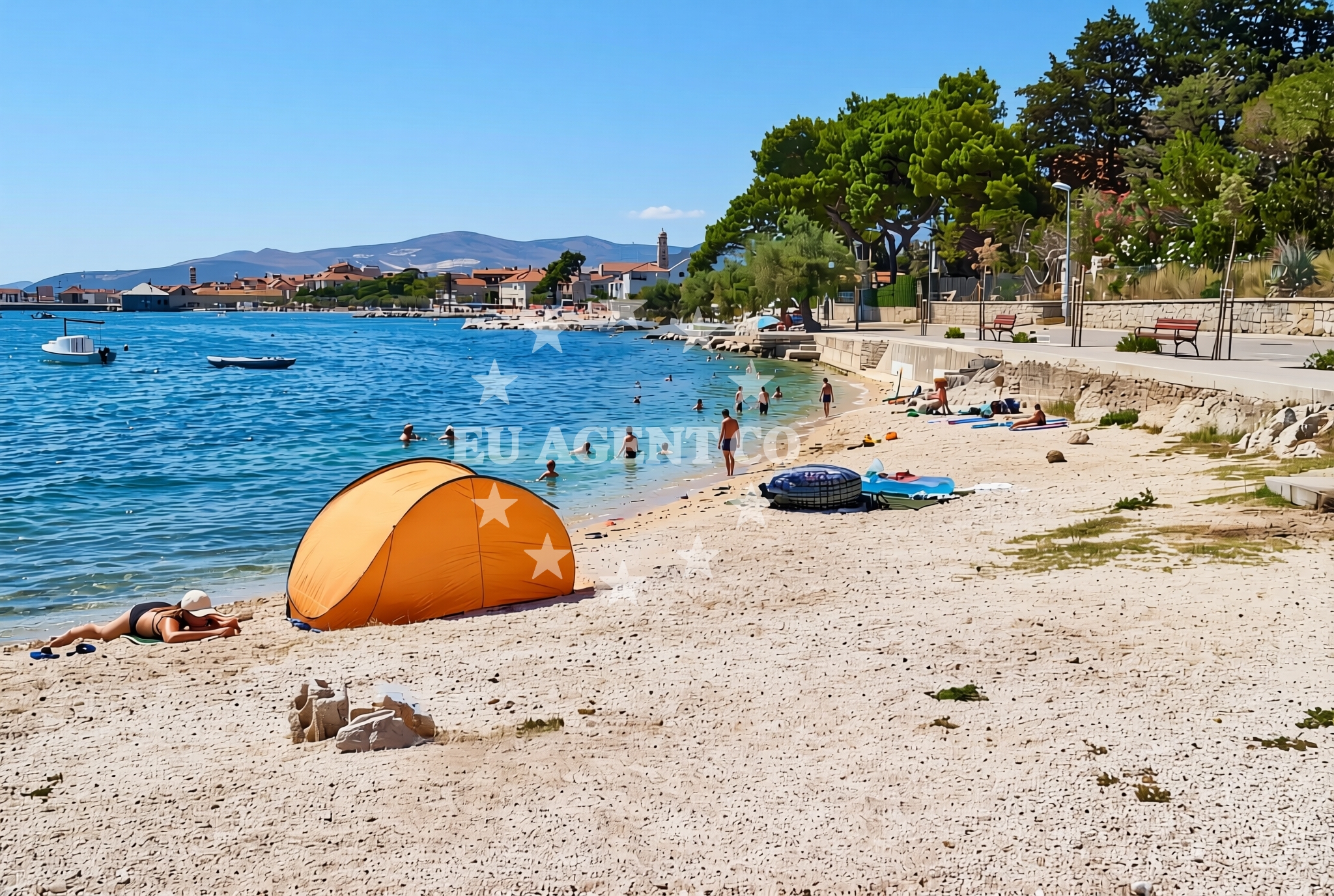 Beach facilities and surroundings at Drugi nasip, Kaštel Stari Beach in Drugi nasip