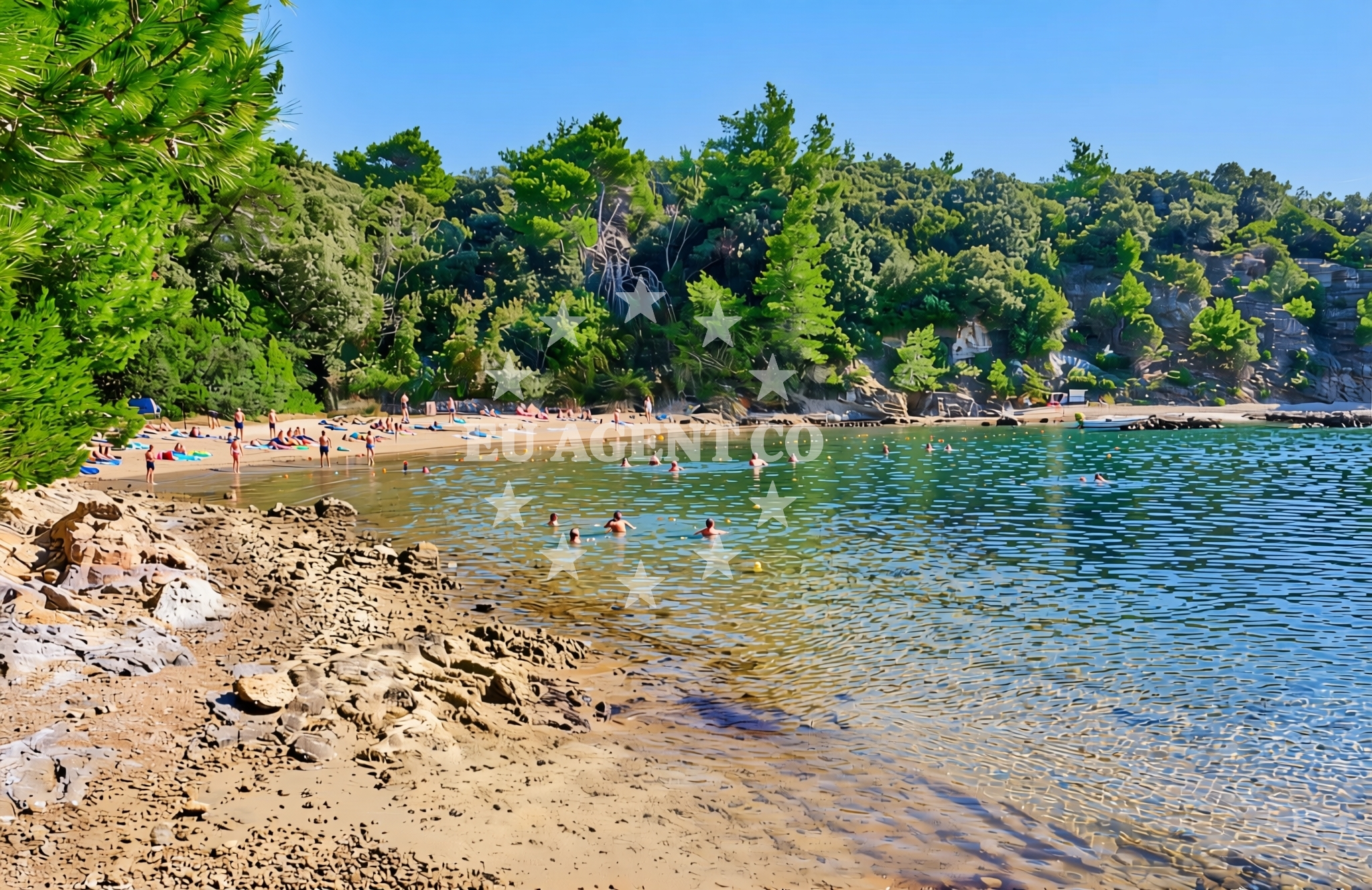 Shoreline and swimming area at Dubac istok, Lopar (Rab) Beach in Dubac istok