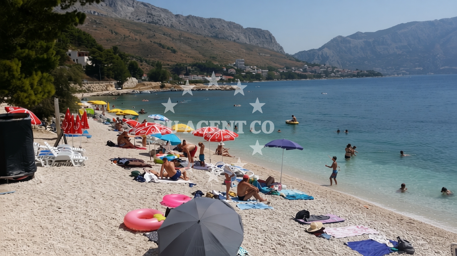 Overview of Dugi Rat Beach in Poljička Cesta 63, Duće