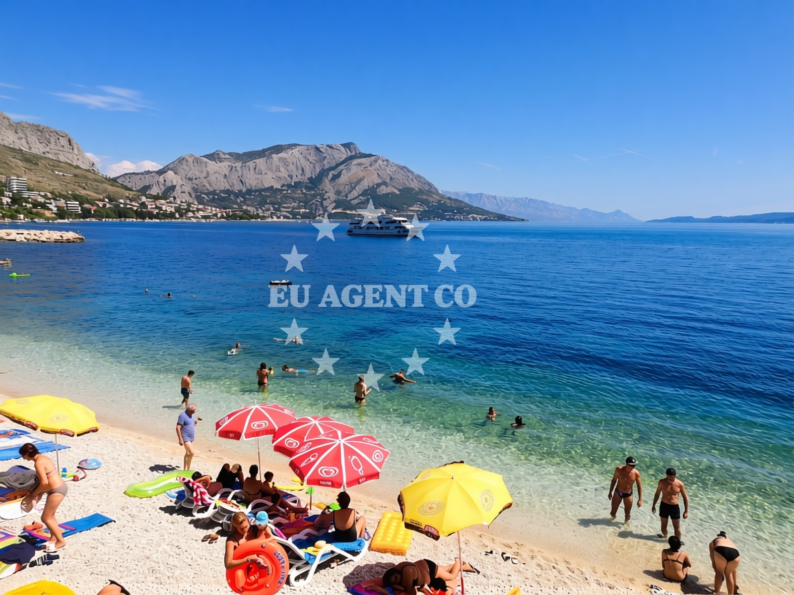 Beach facilities and surroundings at Dugi Rat Beach in Poljička Cesta 63, Duće