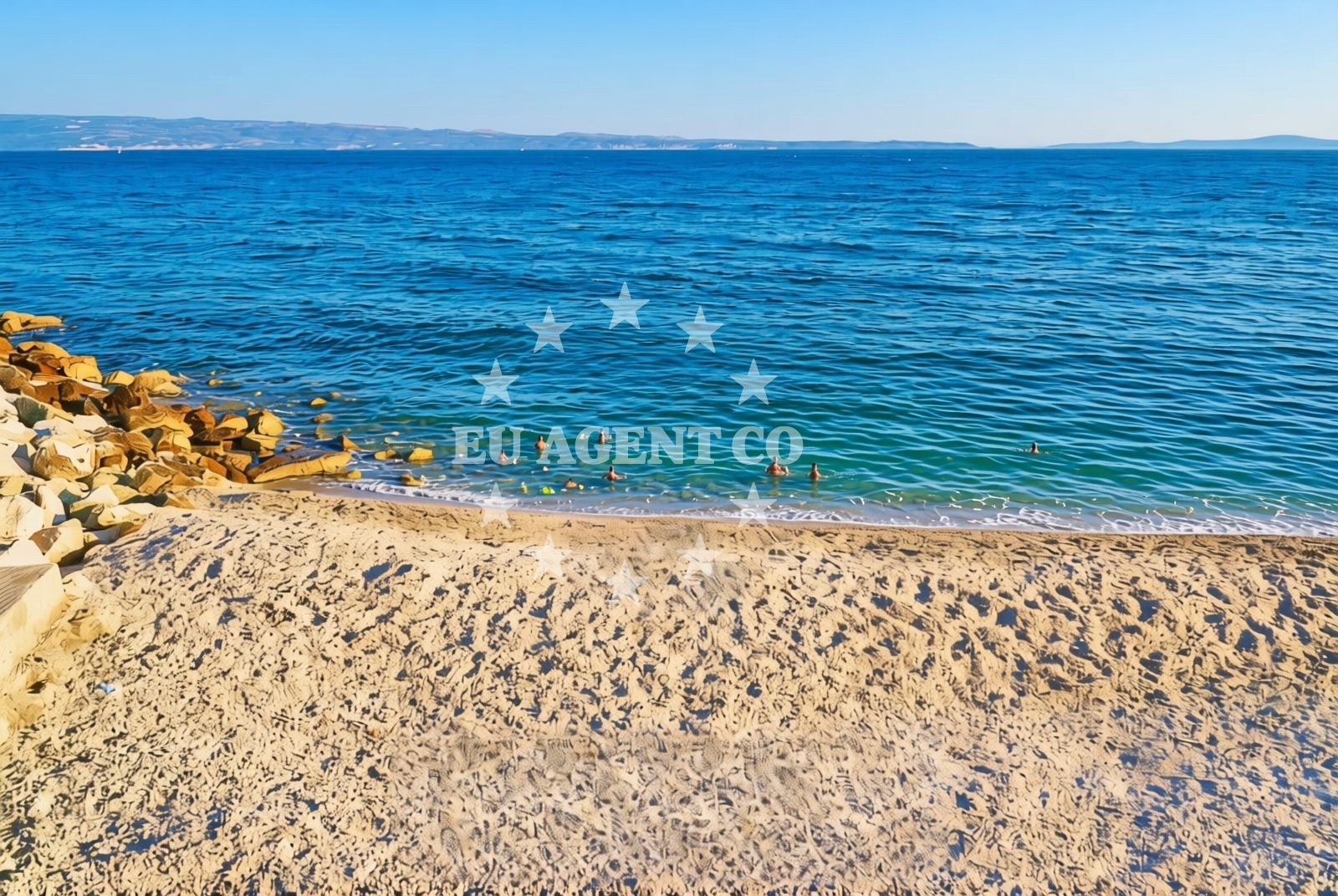 Shoreline and swimming area at Duilovo zapad, Split Beach in Duilovo zapad