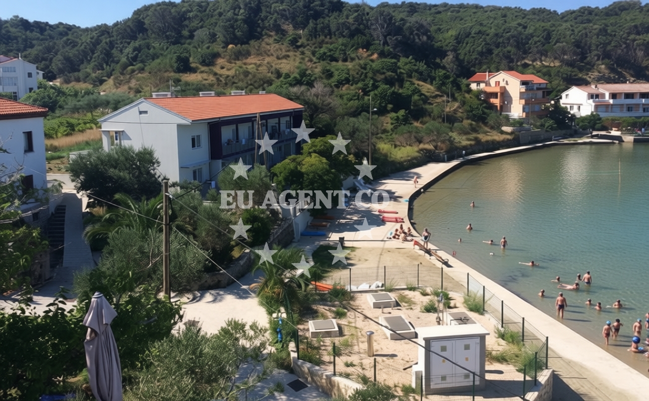 Beach facilities and surroundings at Dumici beach in 375 Supetarska Draga, Supetarska Draga