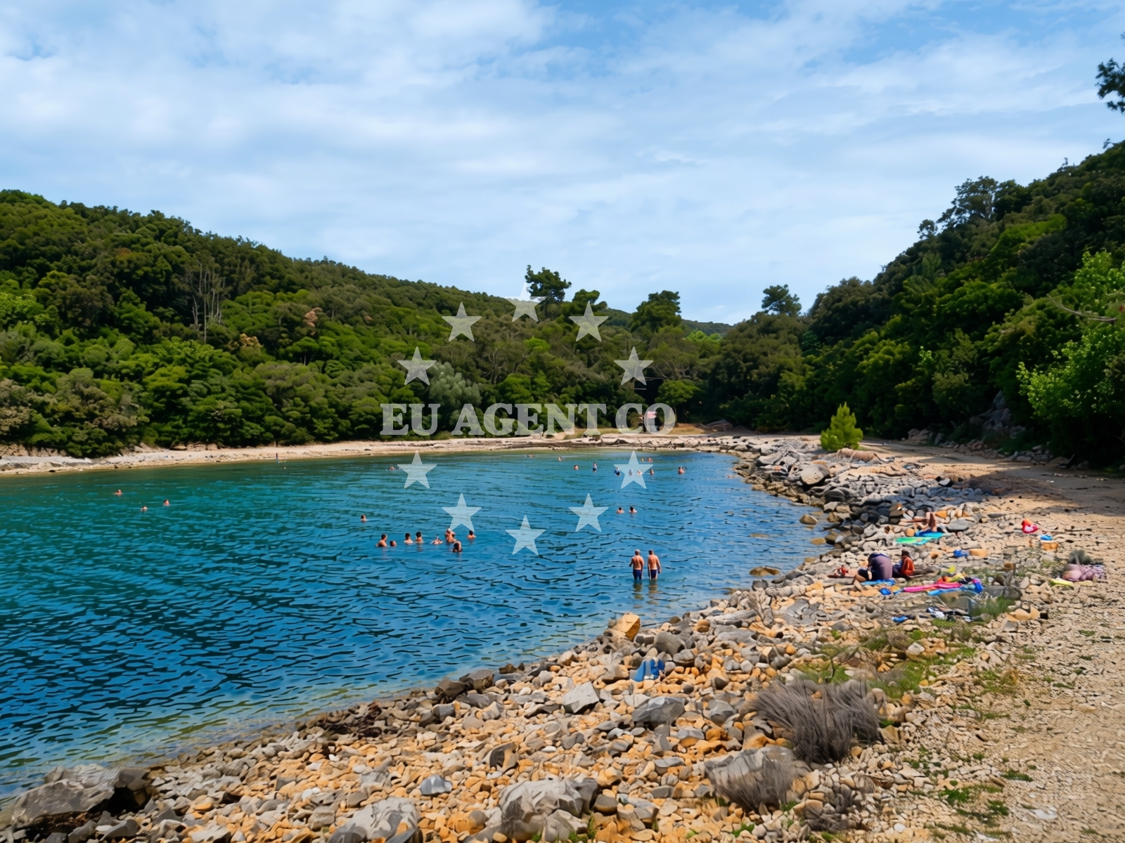 Overview of Dundo beach in Kampor 99, Rab
