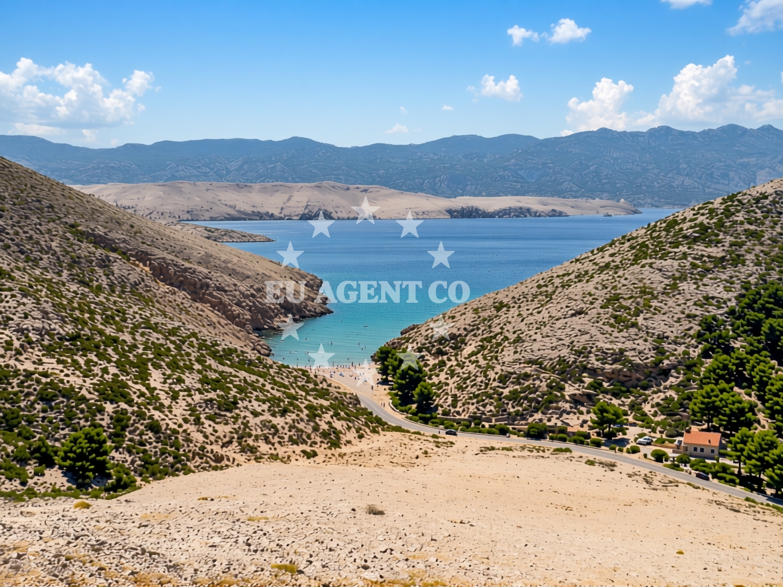 Shoreline and swimming area at Eldugott beach in Šibenska 23, Pag