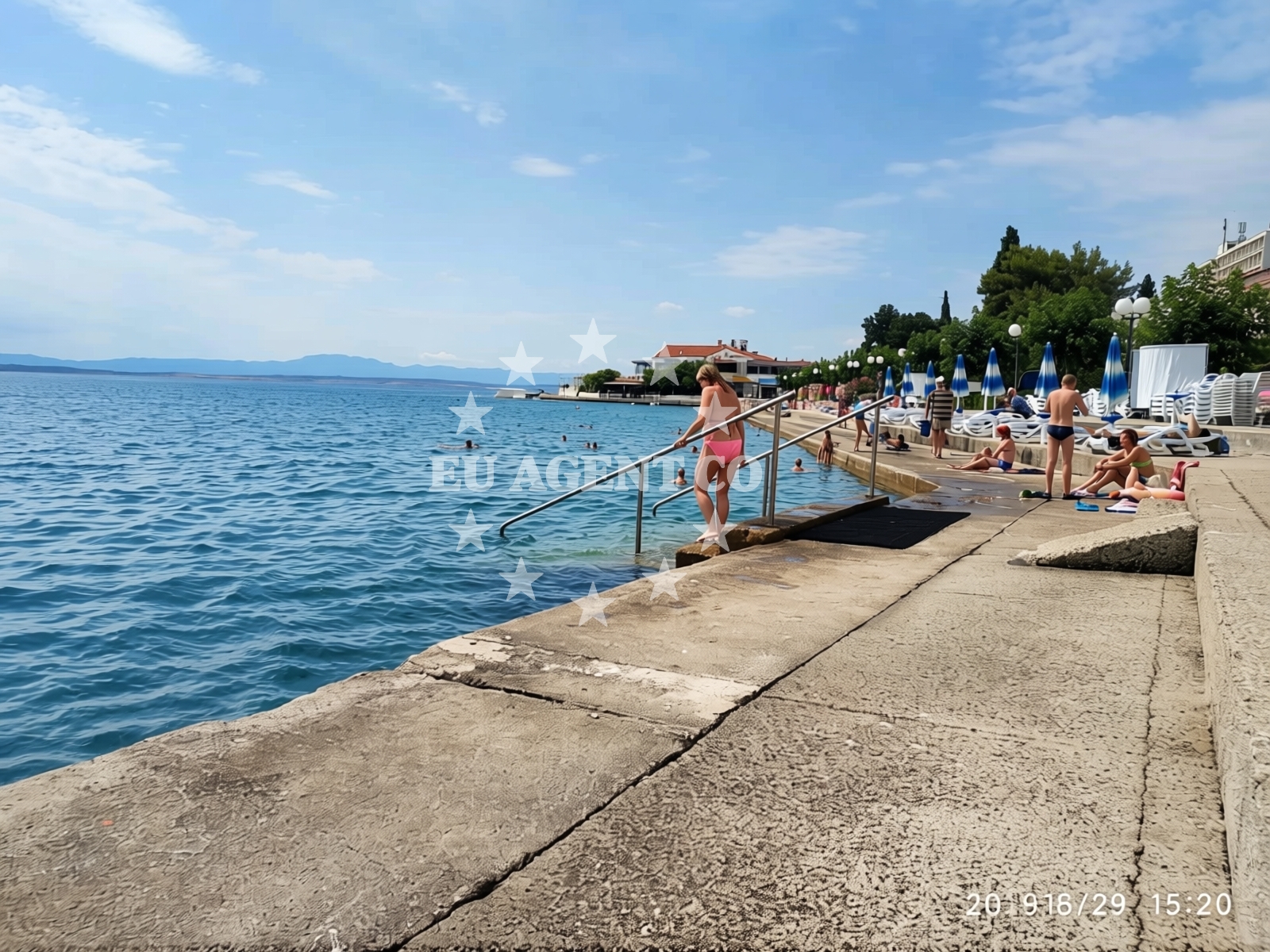 Shoreline and swimming area at Esperanto beach