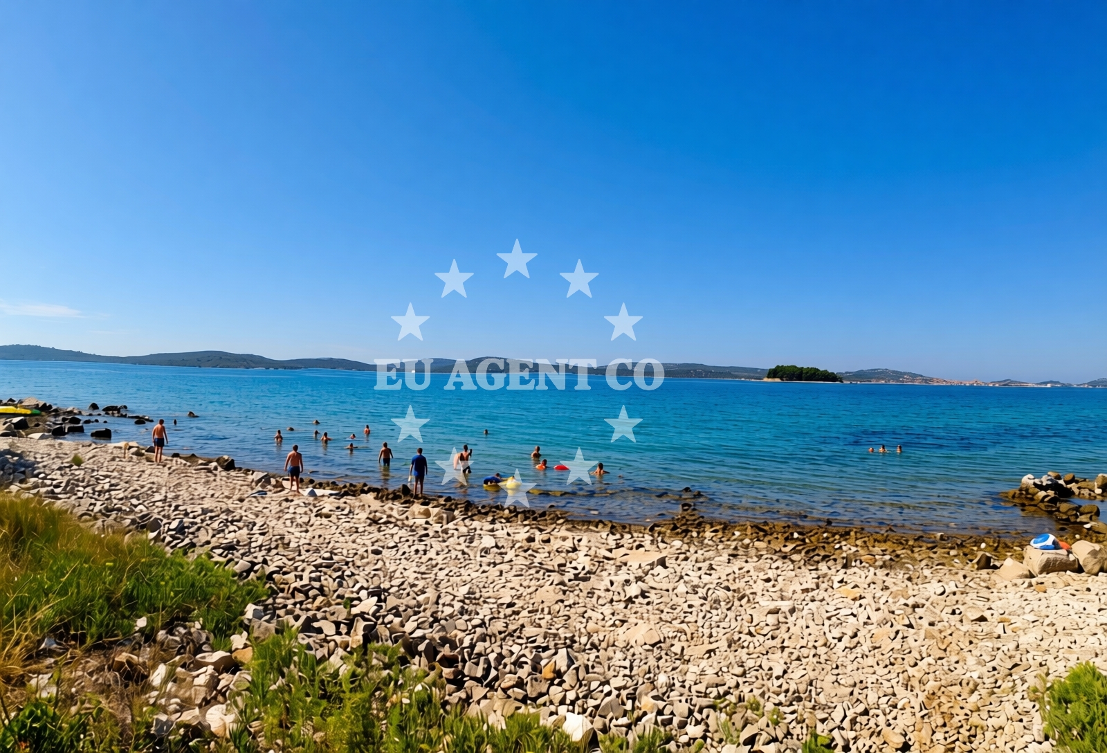Shoreline and swimming area at Felun beach in Stinice 2A, Pirovac