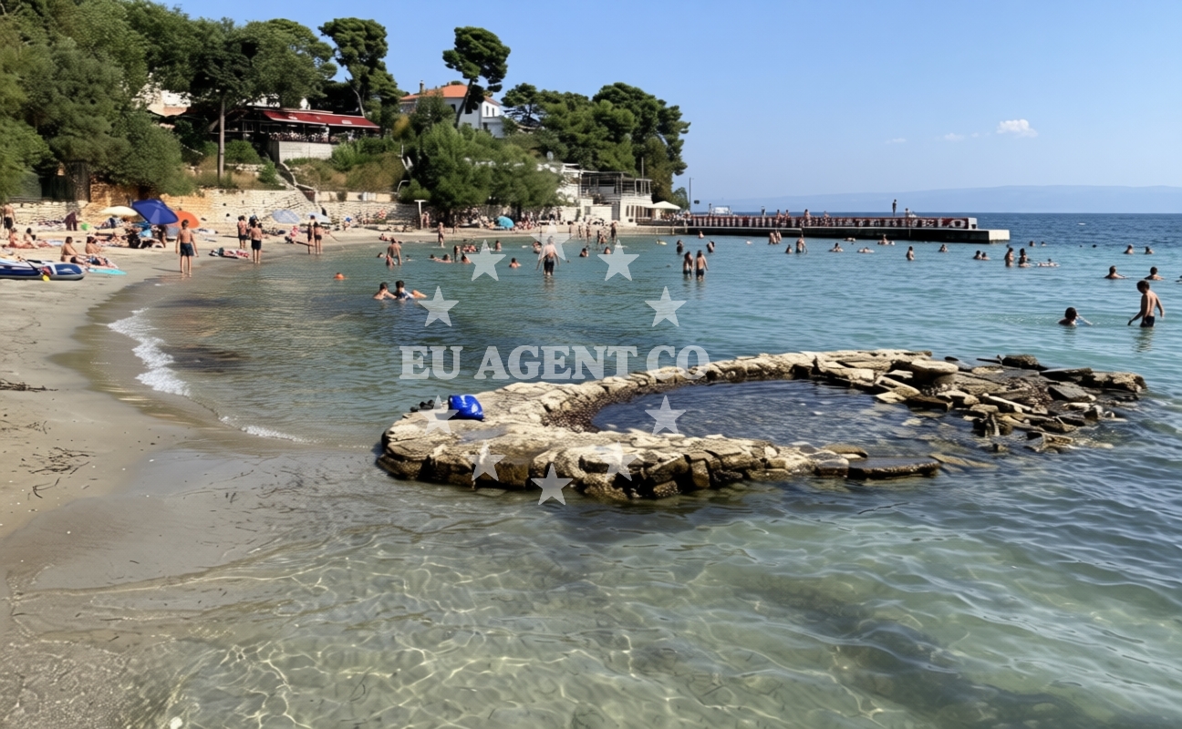 Additional view of Firule beach in Gospinica 27, Split