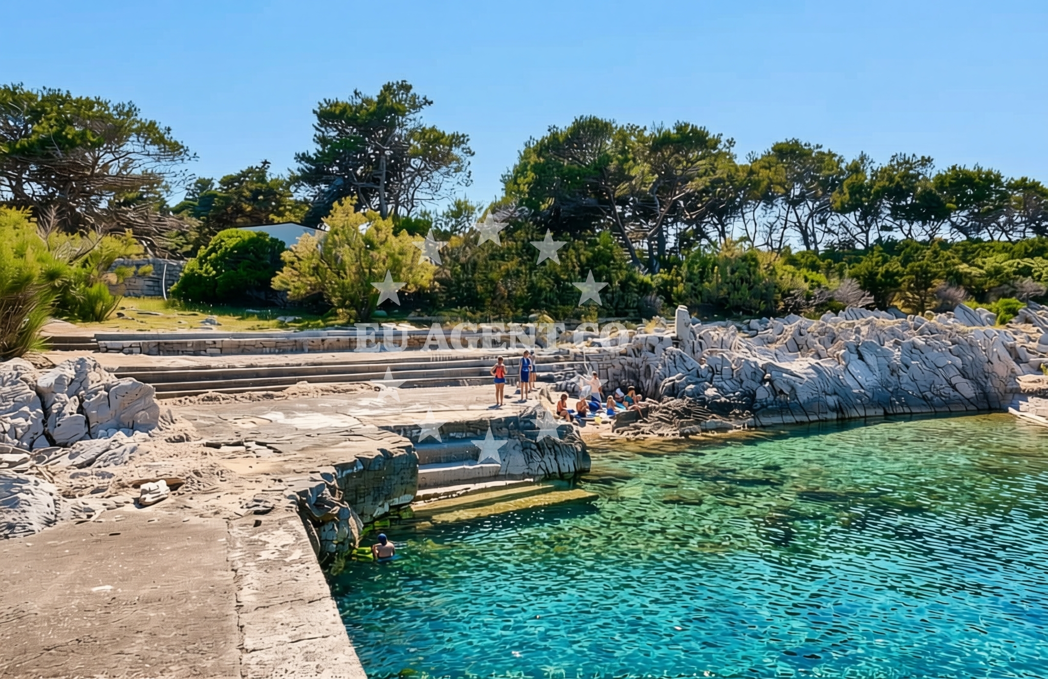 Beach facilities and surroundings at Franjevačko odmaralište Sveti Petar, Ilovik (Mali Lošinj) (Ilovik) Beach in Franjevačko odmaralište Sveti Petar