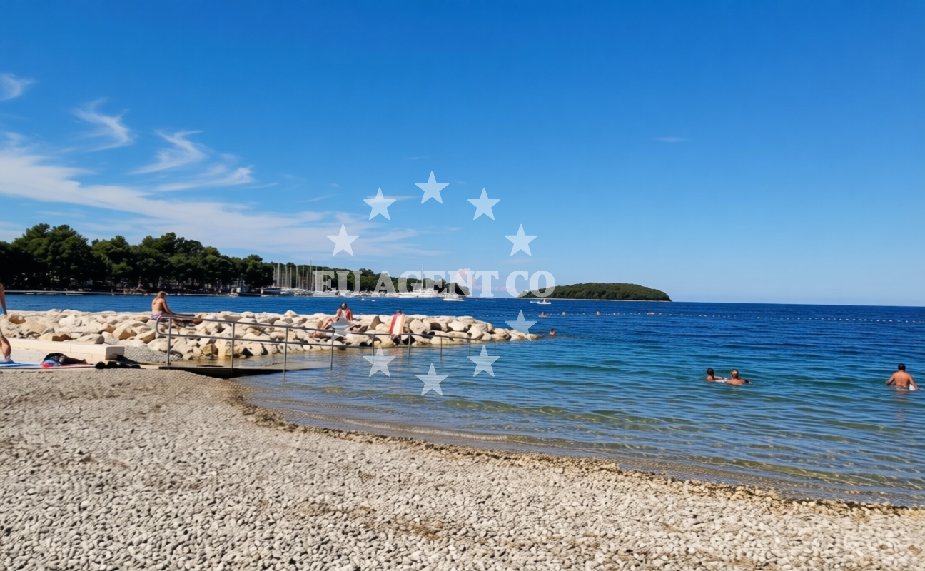 Additional view of Funtana Beach in 15 Coki ulica, Funtana