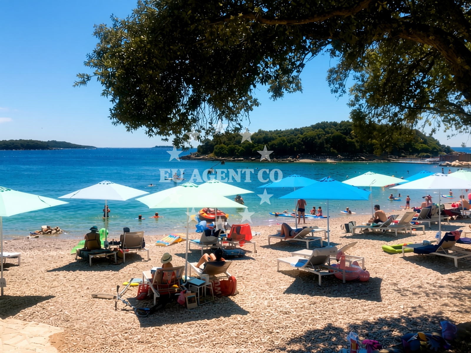Beach facilities and surroundings at Funtana beach II in 35 Grgeti, Funtana