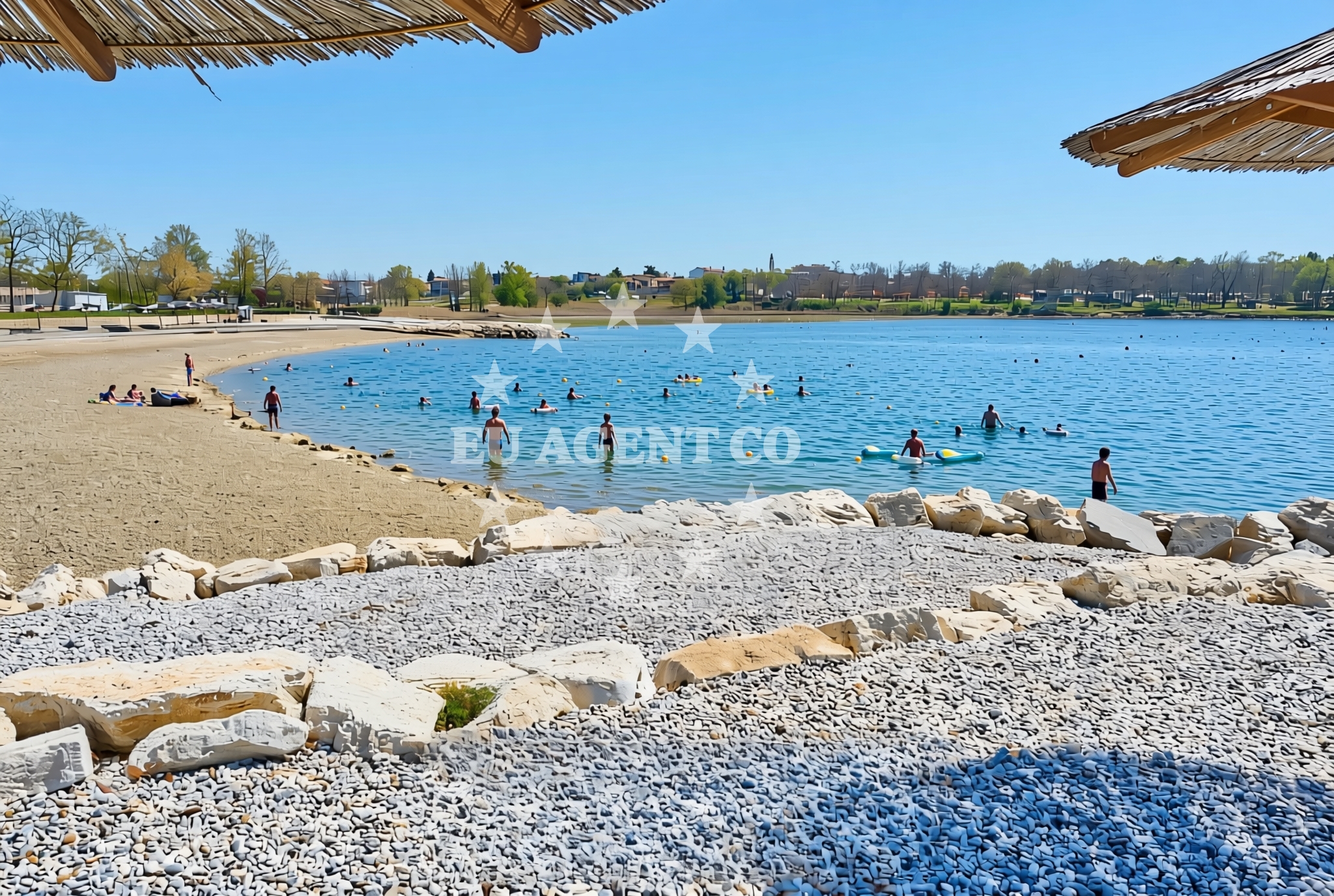 Beach facilities and surroundings at Funtana: beaches and coves (19) in Funtana