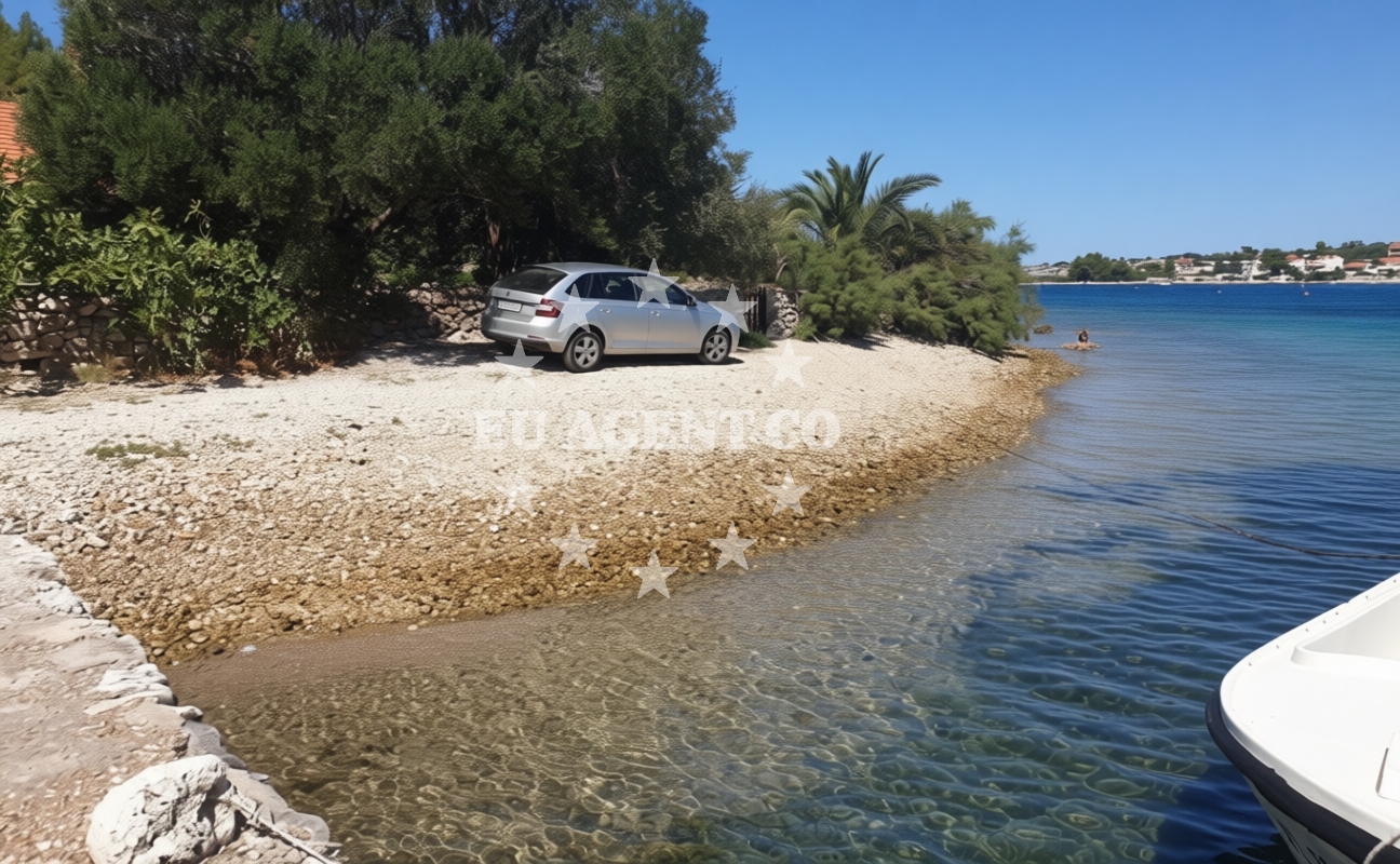 Beach facilities and surroundings at Fuza beach in Gradina bb, Vela Luka