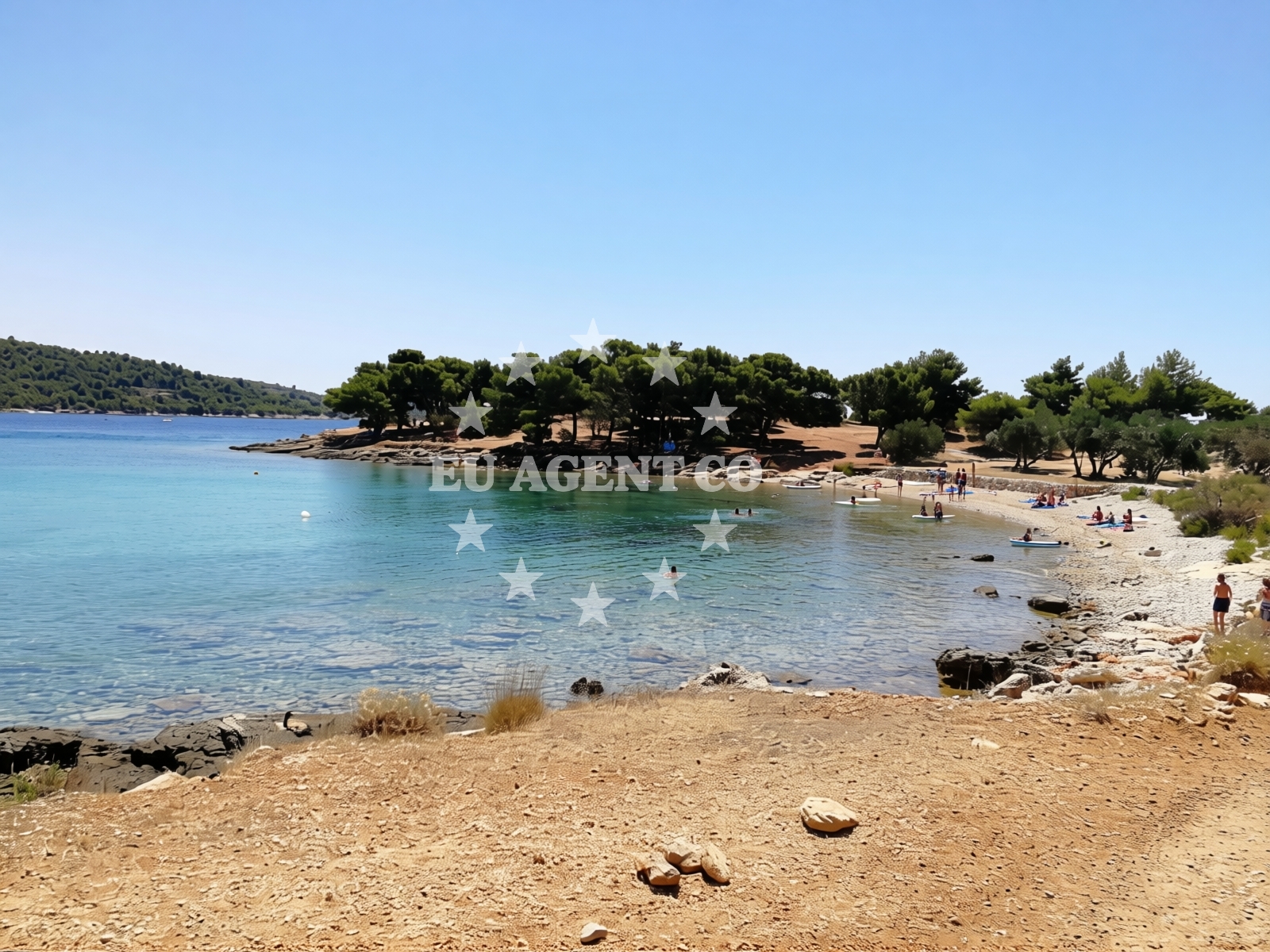 Shoreline and swimming area at Garbinada beach in Uvala Lovišća 1B, Jezera