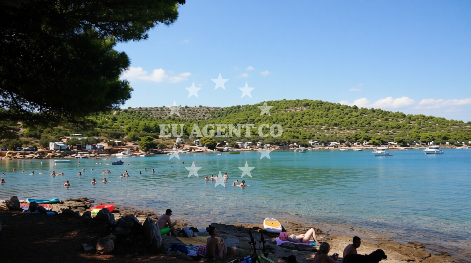 Sea and coastal view of Garbinada beach in Uvala Lovišća 1B, Jezera