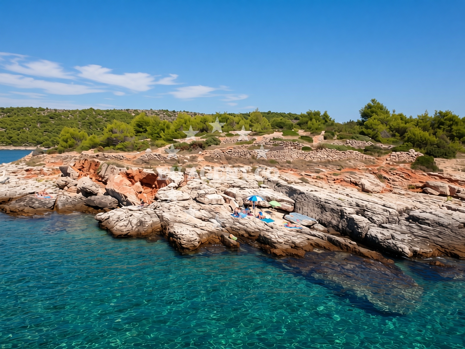 Beach facilities and surroundings at Garbinada beach in Uvala Lovišća 1B, Jezera