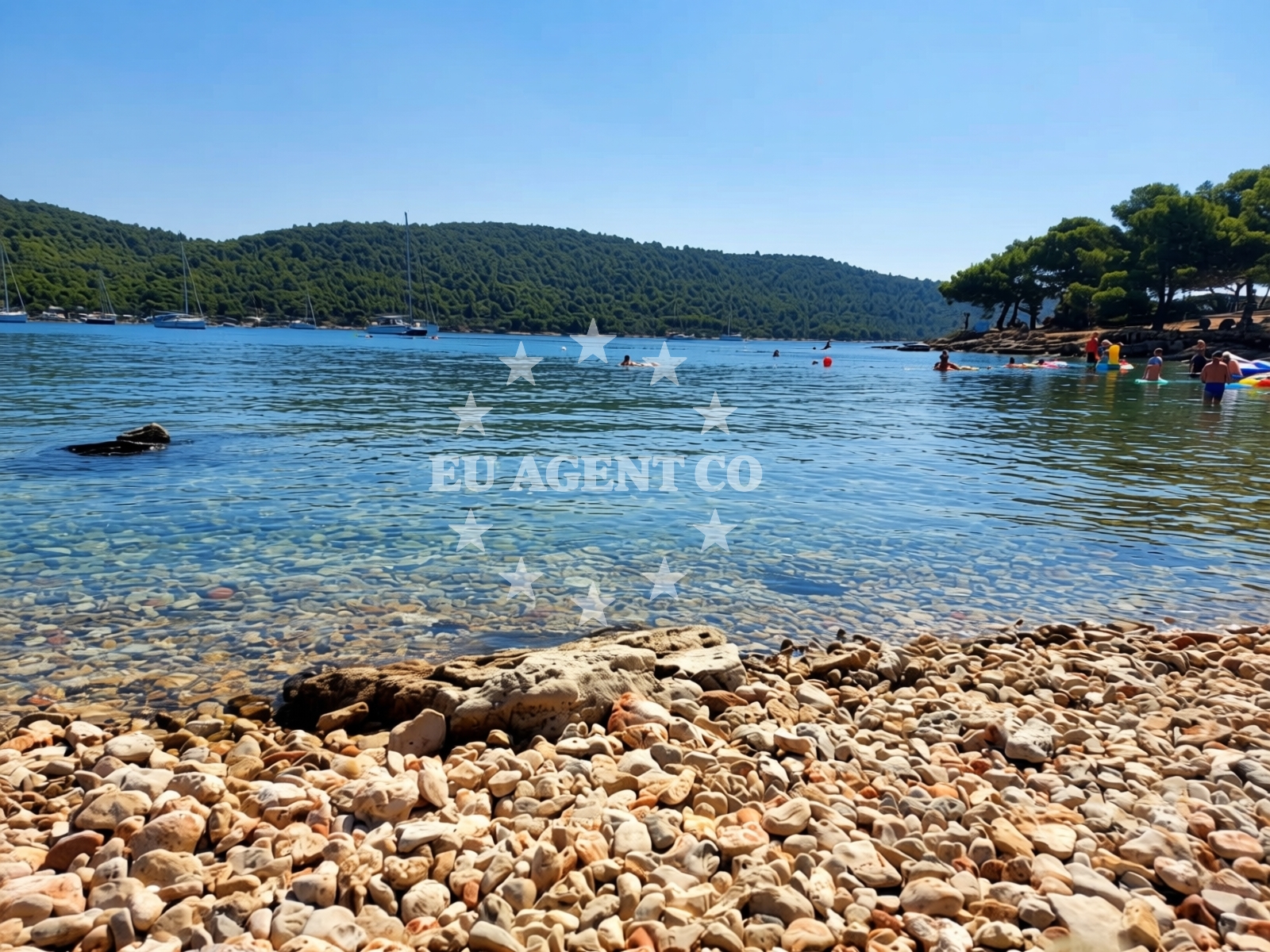Additional view of Garbinada beach in Uvala Lovišća 1B, Jezera