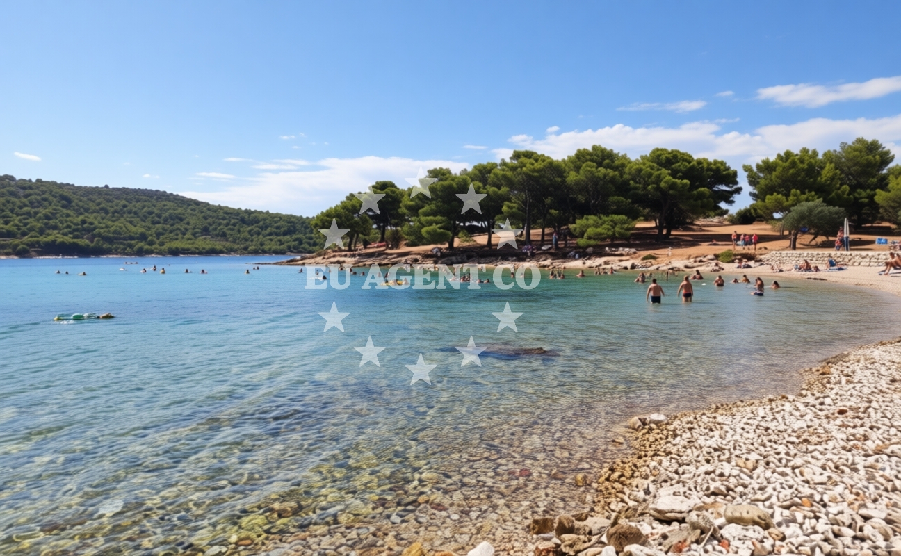 Additional view of Garbinada beach in Uvala Lovišća 1B, Jezera