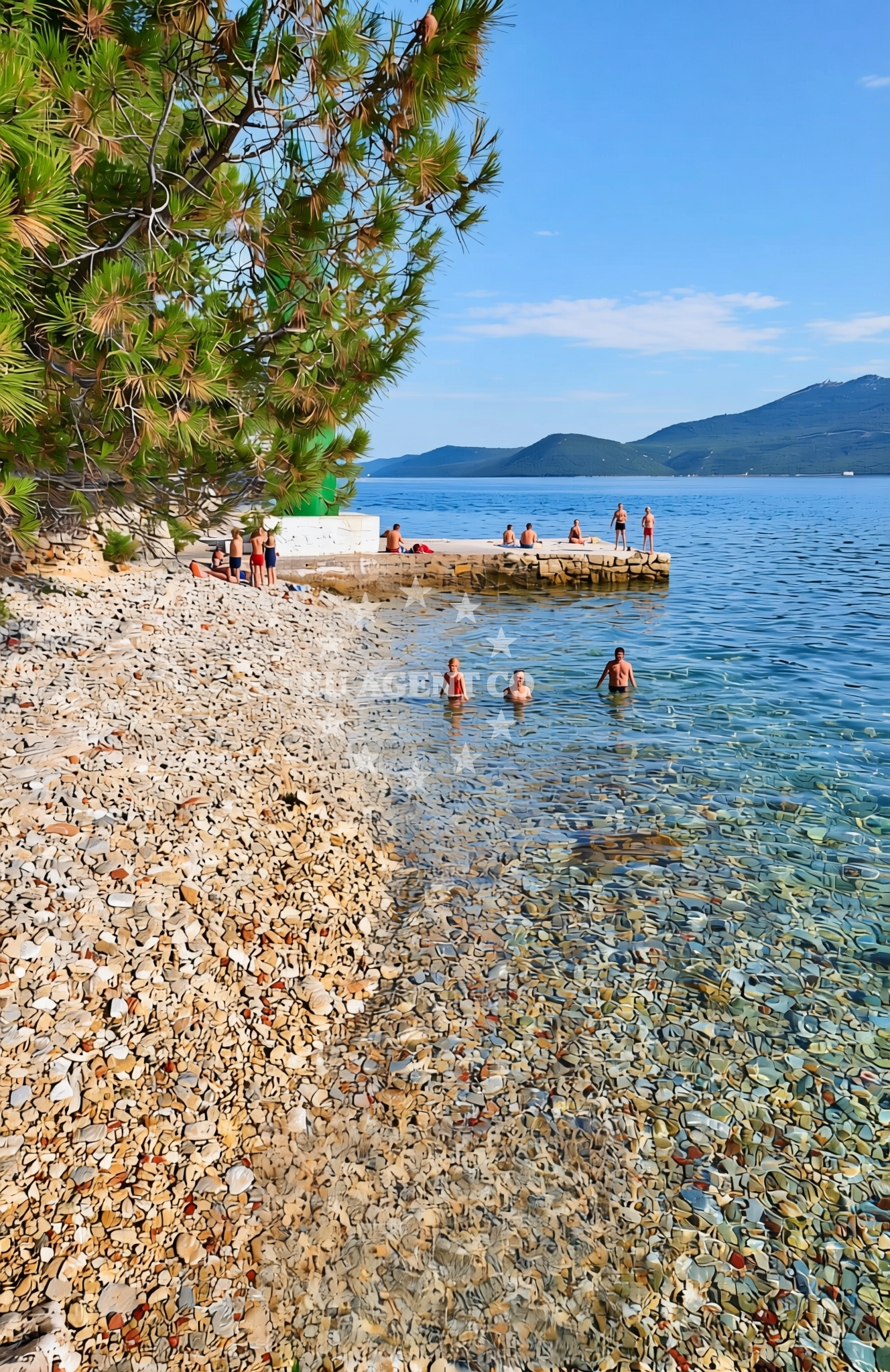 Beach facilities and surroundings at Garmina, Rava (Rava) Beach in Garmina