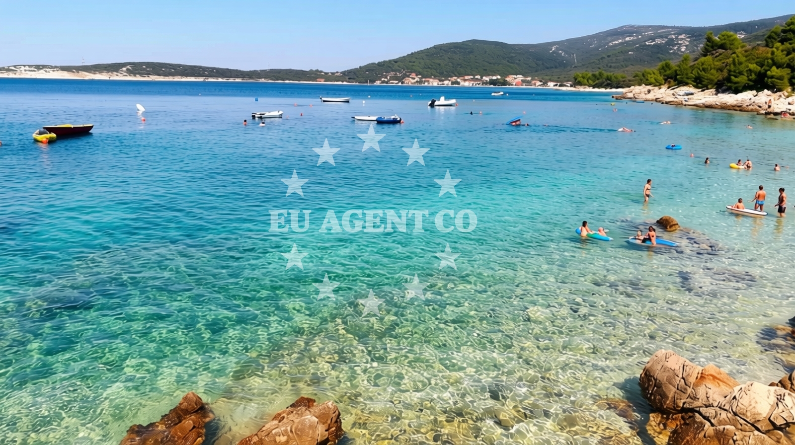 Shoreline and swimming area at Gira beach in 65 Martinšćica Island Cres, Martinšćica