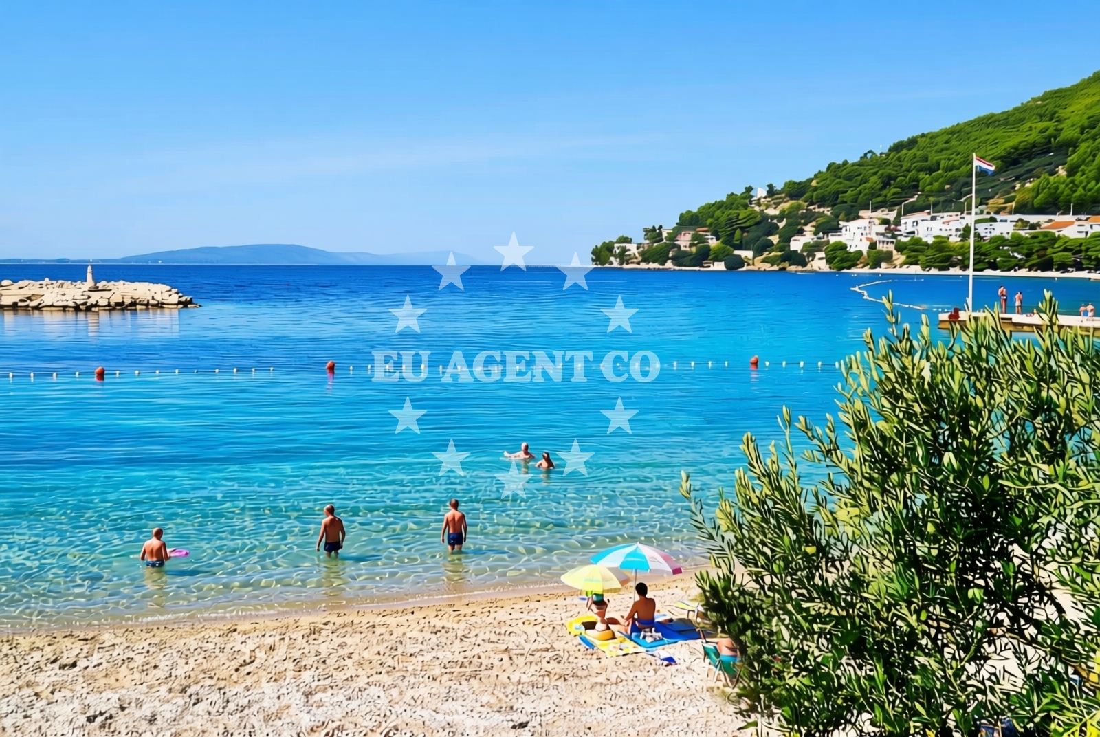 Beach facilities and surroundings at Gornja uvala istok, Drvenik (Gradac) Beach in Gornja uvala istok