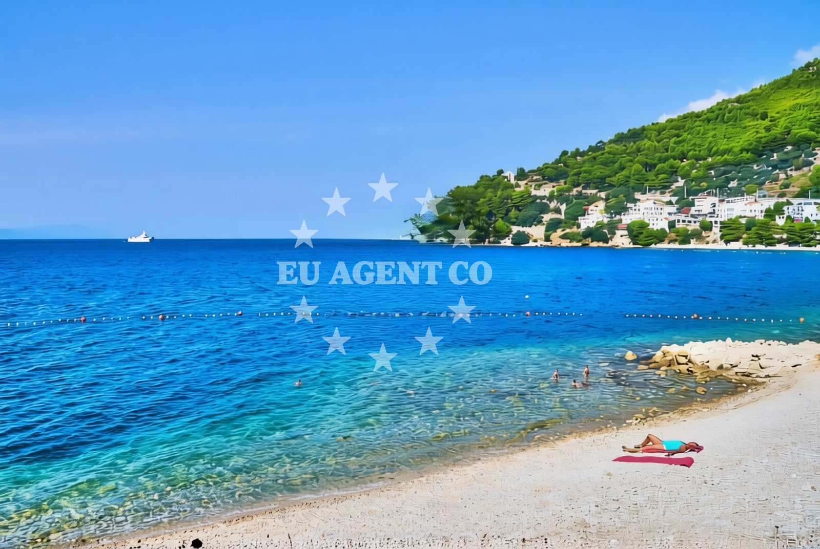 Beach facilities and surroundings at Gornja uvala porat, Drvenik (Gradac) Beach in Gornja uvala porat